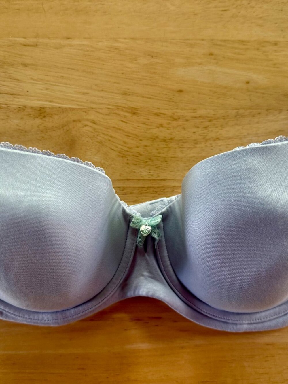 Victoria's Secret Body by Victoria size 36 D, lightly lined, lilac